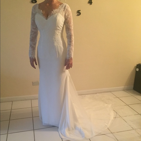 Wedding Dress - Picture 3 of 9